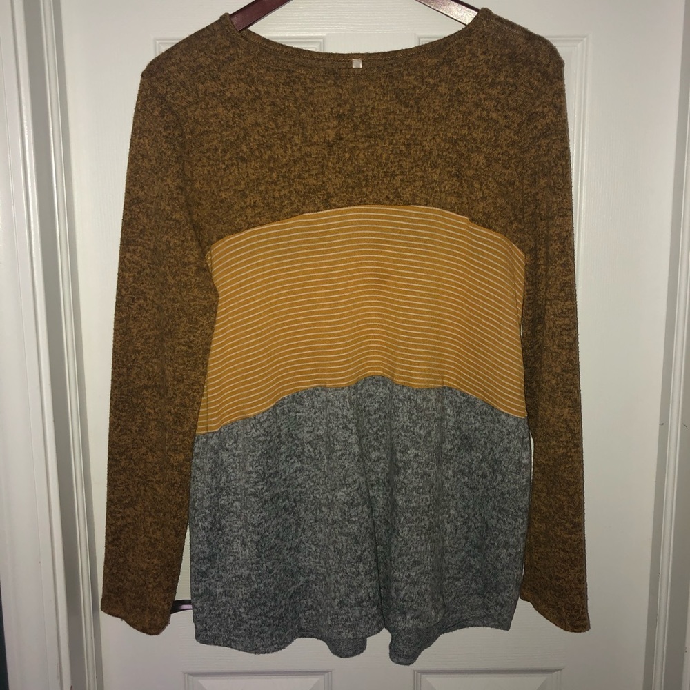 Multi color/level top